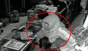 Chincha: delincuente ‘cogotea’ a vendedora para asaltar ferretería