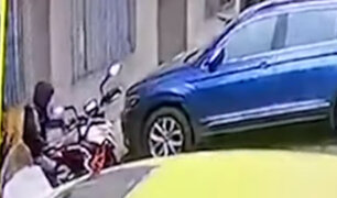 El Agustino: sujeto ingresa a condominio y roba motocicleta de vecino