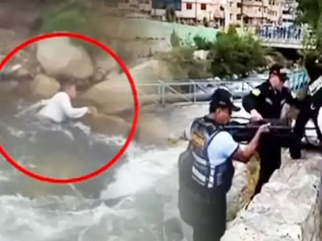 Huaraz: agentes de serenazgo rescatan de río a sujeto en estado de ebriedad