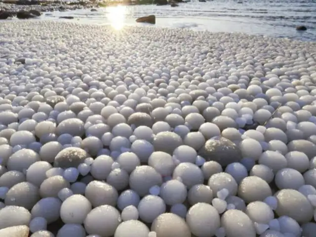 Extraños 'huevos de hielo' aparecen en playa de Finlandia: ¿a qué se debe?