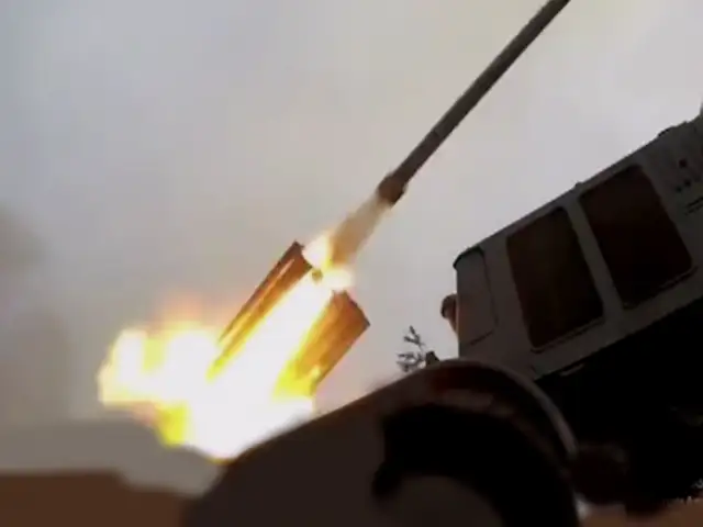 Impresionante espectáculo de militares rusos al mostrar su potente artillería