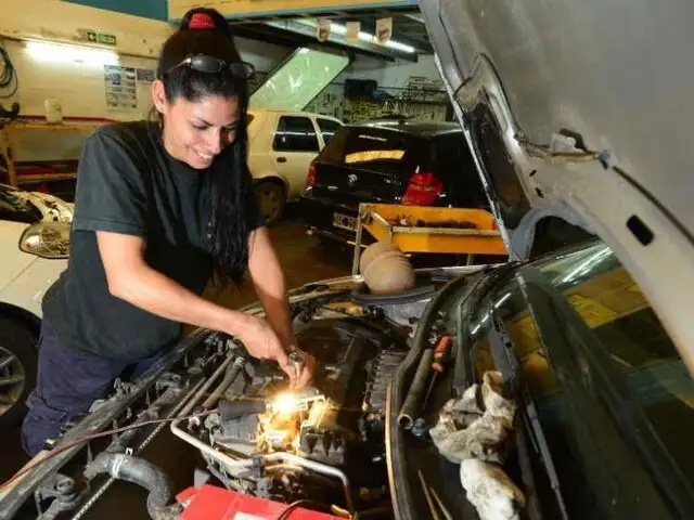 “Mujer con Caña”: brindaran talleres gratuitos de mecánica sólo a mujeres