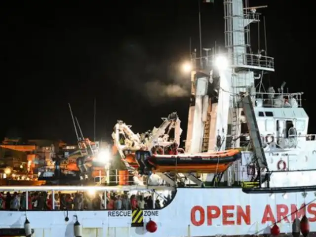 Italia: 62 migrantes rescatados de naufragio desembarcan en Taranto