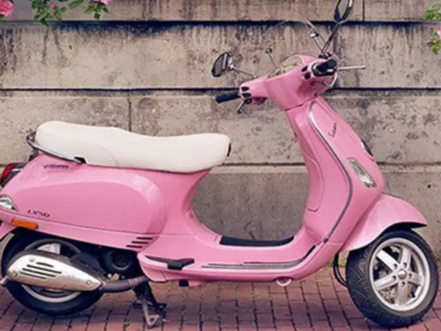 Crímenes contra la mujer: Policías usan motos rosadas