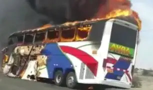 Chiclayo: pasajeros salvan de morir al incendiarse bus por corto circuito
