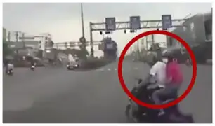 Motociclista fue embestido por distraerse con su celular