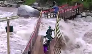 Cusco: visitantes arriesgaron sus vidas al cruzar puente a punto de colapsar