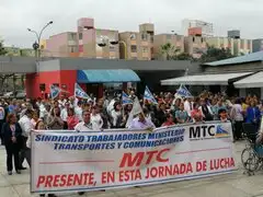 Trabajadores del MTC toman local para exigir mejoras salariales
