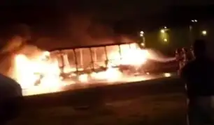 Ventanilla: combi llena de pasajeros se incendia frente a “La Pampilla”