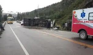 Cusco: bus se despista tras chocar con una roca y deja dos muertos y 20 heridos