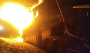 Bus interprovincial con 50 pasajeros  a bordo se incendia en Casma
