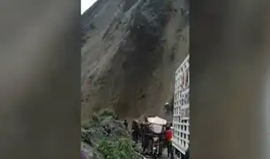 Vraem: deslizamiento de rocas y tierras bloquean carretera