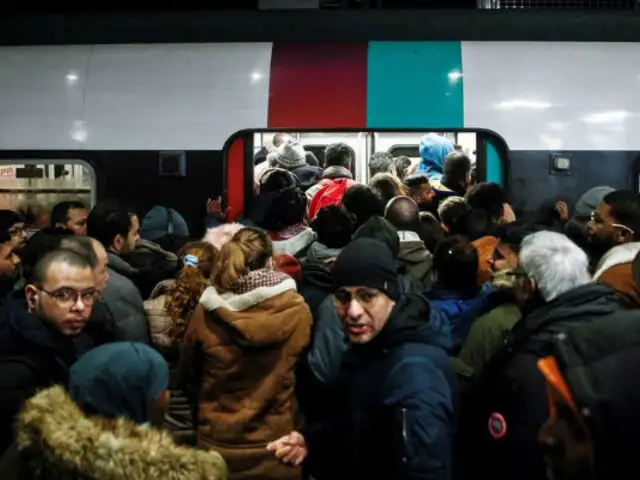 Francia: atascos y transporte público paralizado en quinto día de huelga