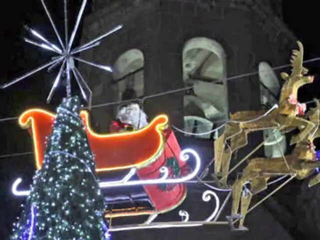 VIDEO: Papá Noel estrelló su trineo contra edificio en México