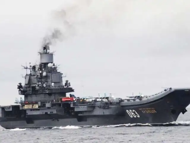 Rusia: incendio en portaaviones ruso deja una persona fallecida