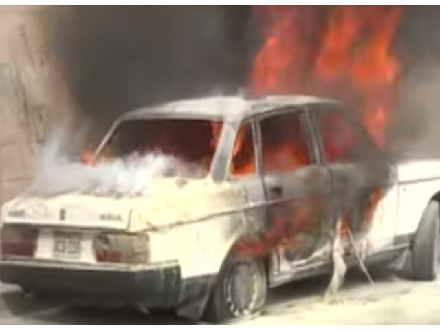 Surco: vehículo explota afuera de colegio y genera pánico