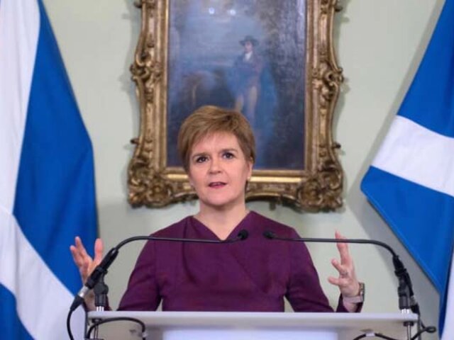 Primera ministra de Escocia pide referéndum de independencia
