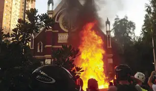 Chile: en primera protesta del 2020 manifestantes incendian iglesia