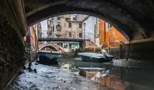Italia: marea baja dejó sin agua a famosos canales de Venecia