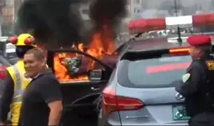 La Victoria: vehículo se incendió en la avenida México