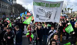 Francia: miles de personas marchan contra ley de reproducción asistida