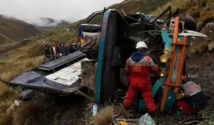 Bolivia: al menos 15 muertos dejó caída de bus interprovincial a abismo
