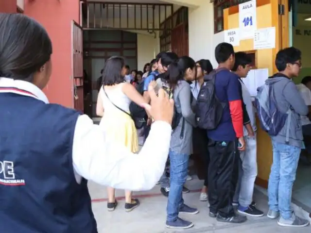 Detienen a 14 personas con orden de captura en locales de votación de Arequipa