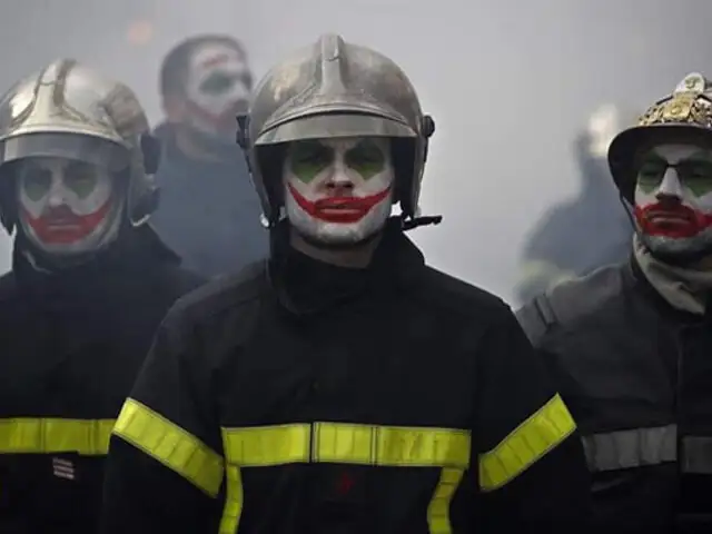 [FOTOS] Francia: Bomberos protestan al estilo ‘Joker’ por mejores condiciones laborales