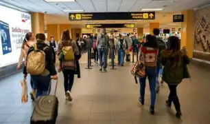 Miles de pasajeros afectados por cancelación y reprogramación de vuelos