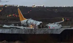 Turquía: avión termina partido en 3 cuando intentaba aterrizar en un aeropuerto