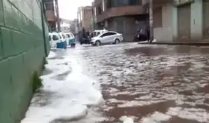 Fuertes lluvias y granizo inundaron y cubrieron de blanco las calles de Juliaca
