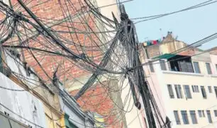 Maraña de cables son un peligro para los vecinos de Surquillo y SMP