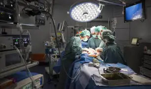 Familiares de paciente fallecida durante operación masacran  a cirujano