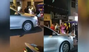 Huaral: mujer se pone delante de auto para impedir que su pareja y la amante de este huyan