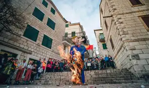Croacia: durante carnaval queman muñecos que representan pareja gay