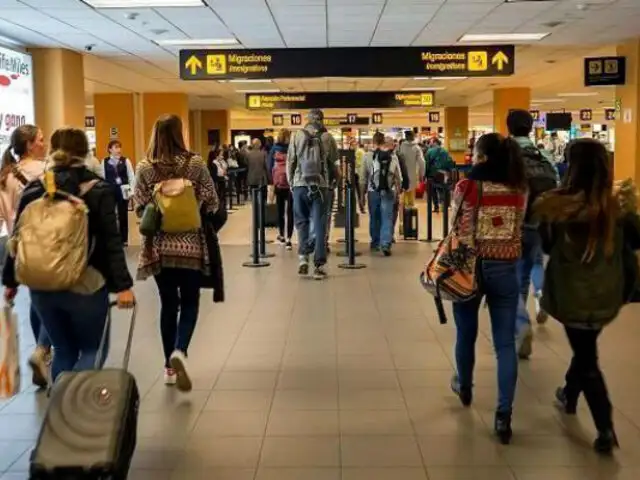 Miles de pasajeros afectados por cancelación y reprogramación de vuelos