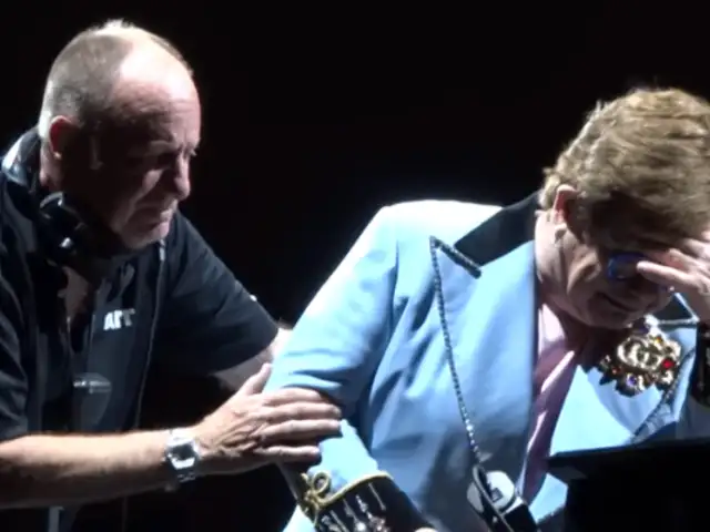 [VIDEO] Elton John se quedó sin voz en pleno concierto y rompió en llanto