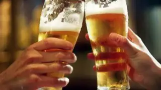 Consumo excesivo de alcohol podría ocasionar alzheimer temprano, según estudio
