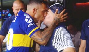 Diego Maradona y Carlos Tévez: así fue el beso entre los ídolos de Boca Juniors