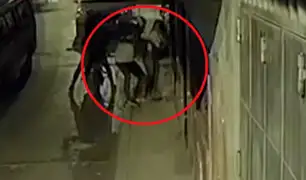 Cercado: sujetos armados en moto asaltan a mujer en la puerta de su casa