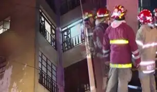Hombre muere en incendio de edificio en el Cercado de Lima