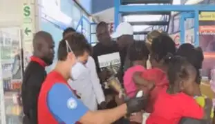 La Victoria: ONG entrega alimentos a extranjeros en el terminal terrestre