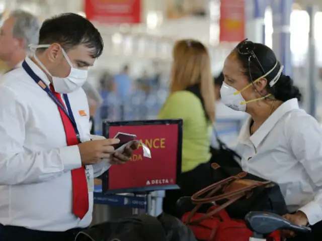 Coronavirus: aerolíneas identificarán a grupos de riesgo mediante formularios