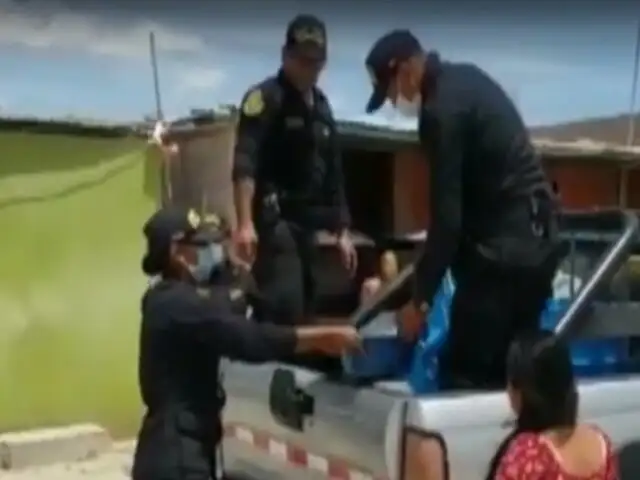 Policías se solidarizan con las personas de bajos recursos