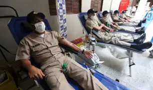 Cadetes y oficiales de la Marina donan sangre para pacientes de EsSalud