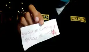 Dos niños entregan emotivas cartas a policías: “gracias por cuidarnos”