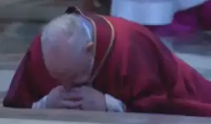 COVID-19: papa Francisco rezó postrado por enfermos