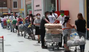 Ciudadanos saturan supermercados tras nueva cuarentena