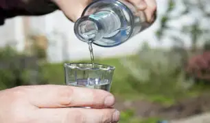 Polacos utilizan al vodka como desinfectantes de manos para prevenir contagio del COVID-19