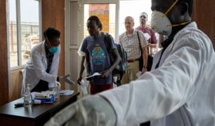 Sudáfrica: variante ómicron explota en contagios, pero deja menos hospitalizados y muertos
